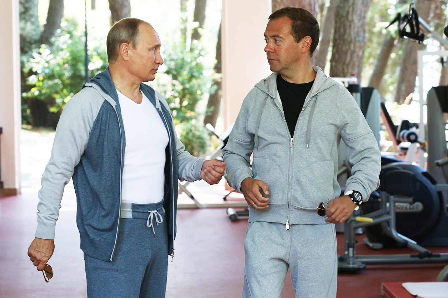 putin-tracksuit-do-thoi-trang-elleman-0120-vanityfair