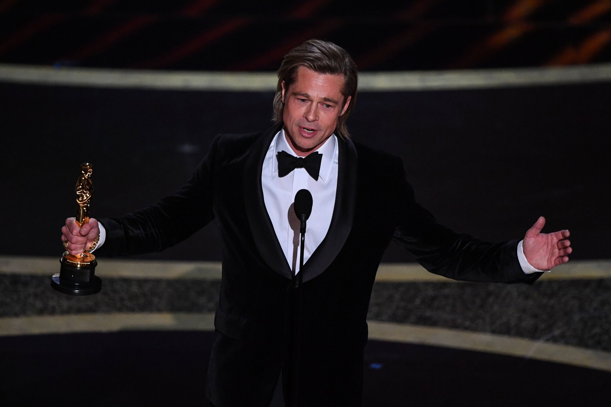 bradpitt-le-trao-giai-oscar-elleman-0220