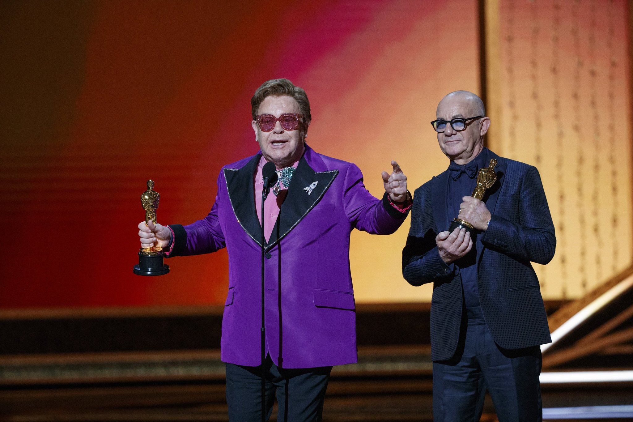 elton-john-bong-le-trao-giai-oscar-elleman-0220