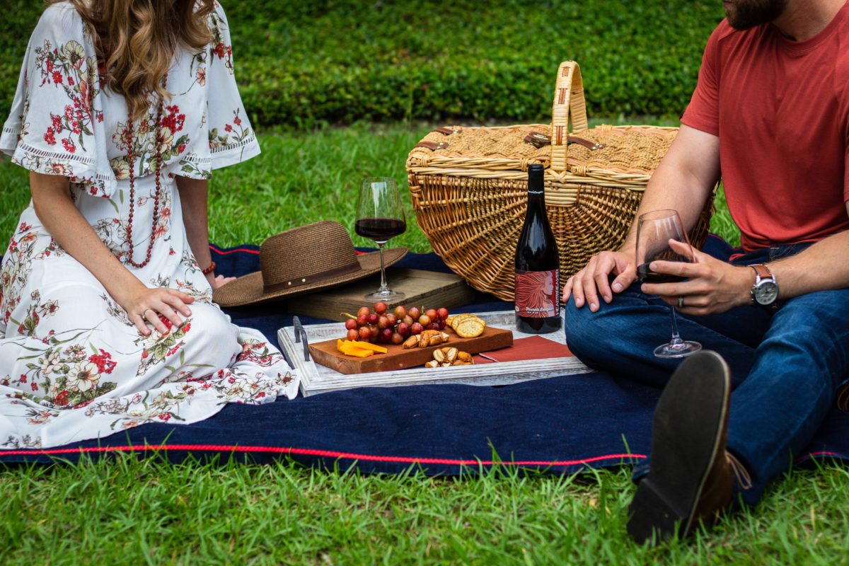 hẹn hò với cung song ngư - cặp đôi đi dã ngoại