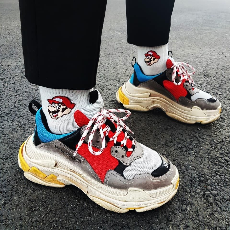 [Image: giay-chunky-sneaker-balenciaga-triple-s-elle-man.jpg]