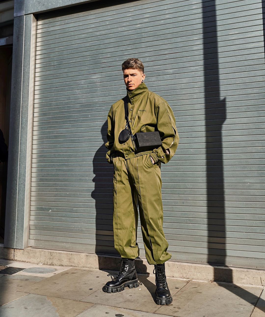 gallucks diện tracksuit xanh olive