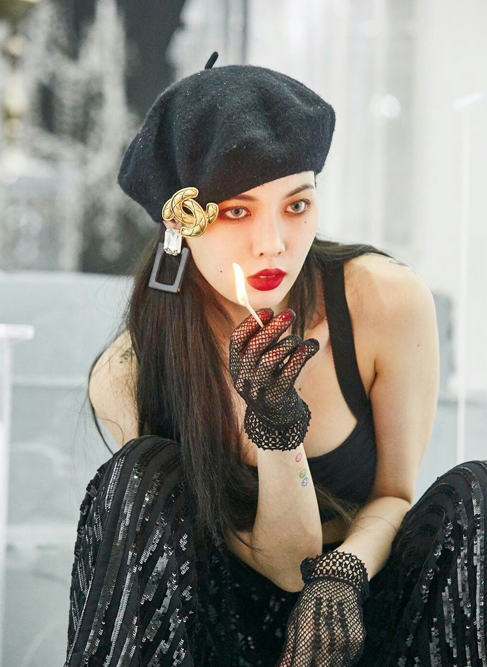 nữ rapper hyuna mặc đồ đen