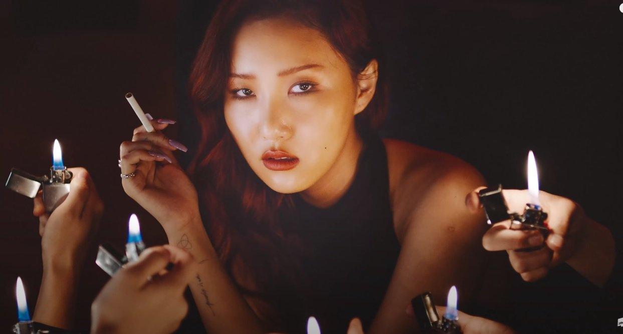 nữ nghệ sĩ hwasa Mamamoo