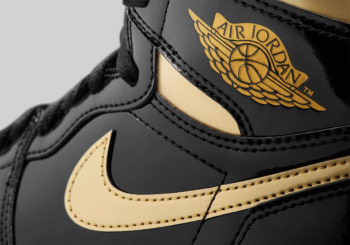 giày thể thao Air Jordan 1 black gold