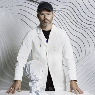 Daniel Arsham - Sáng tạo ẩn chứa trong những "mảng vỡ"