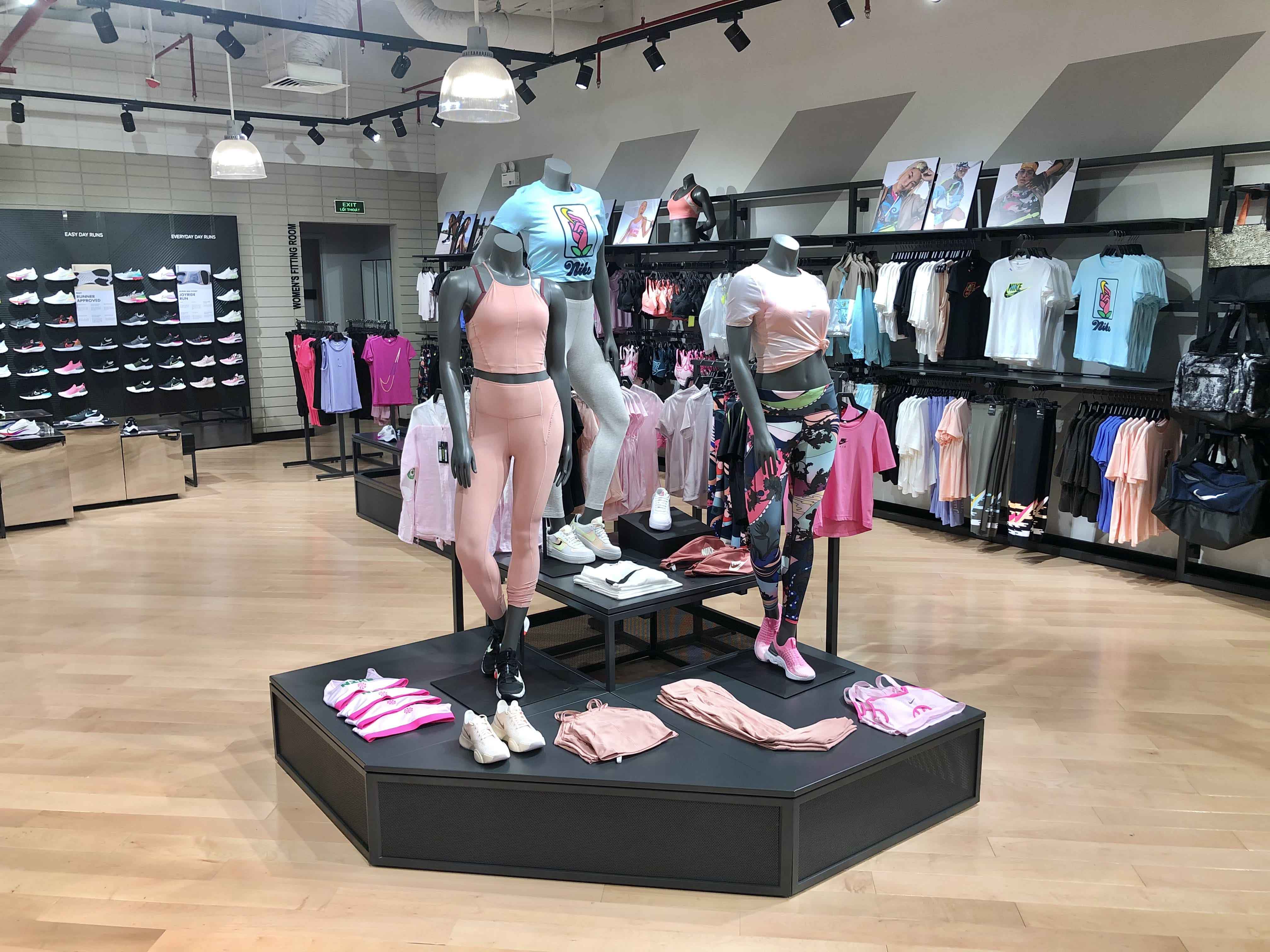 Nike crescent mall shop