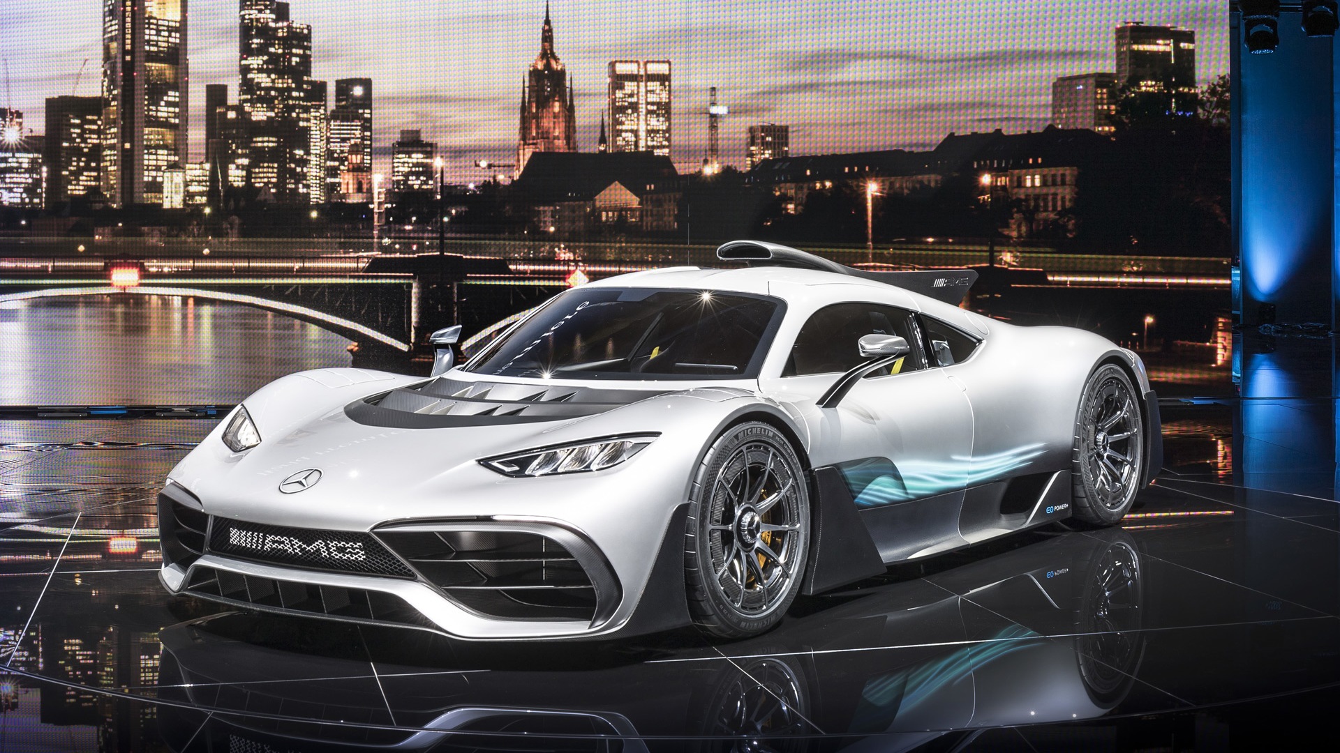 sieu xe mac nhat 2021 Mercedes AMG One elle man 1