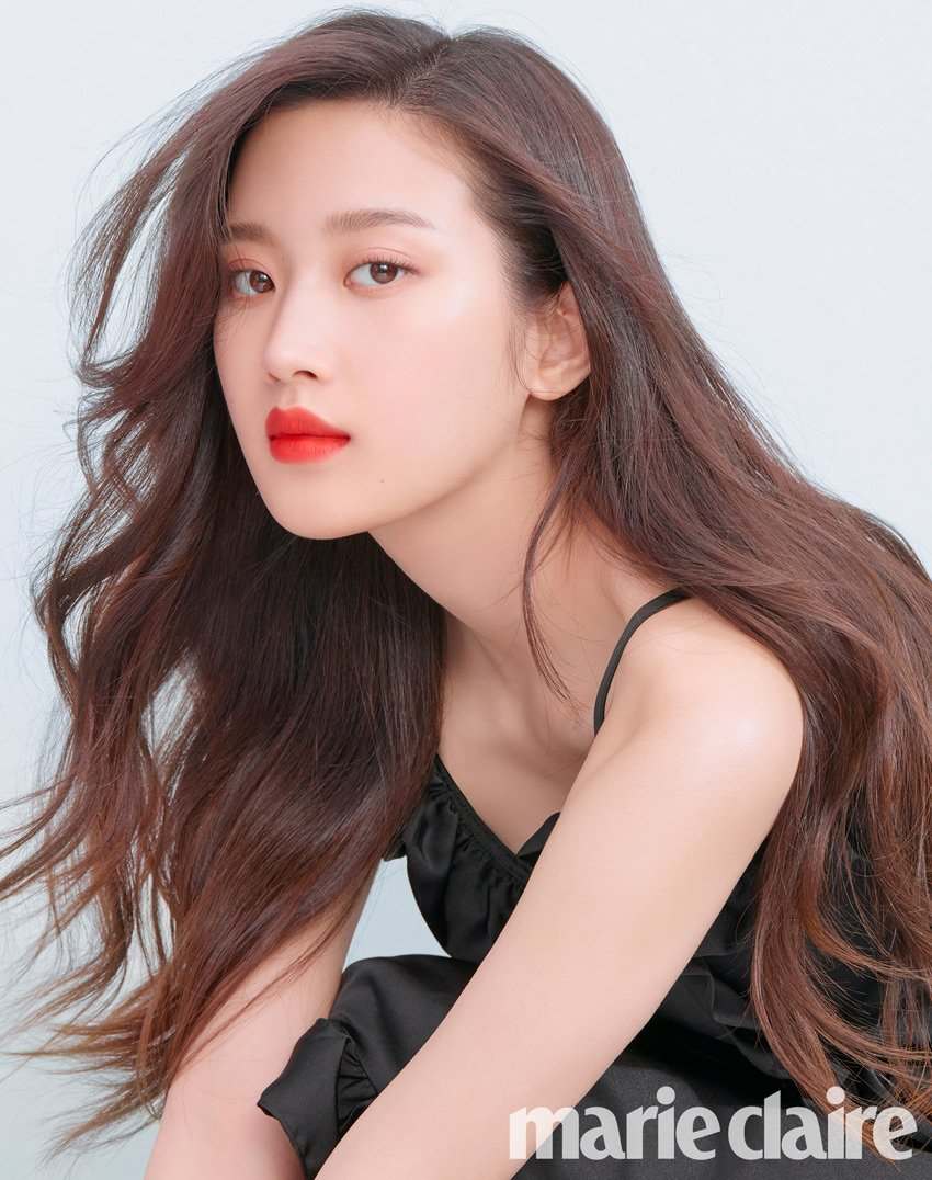 nu dien vien han quoc moon ga young hoa bao - elle man