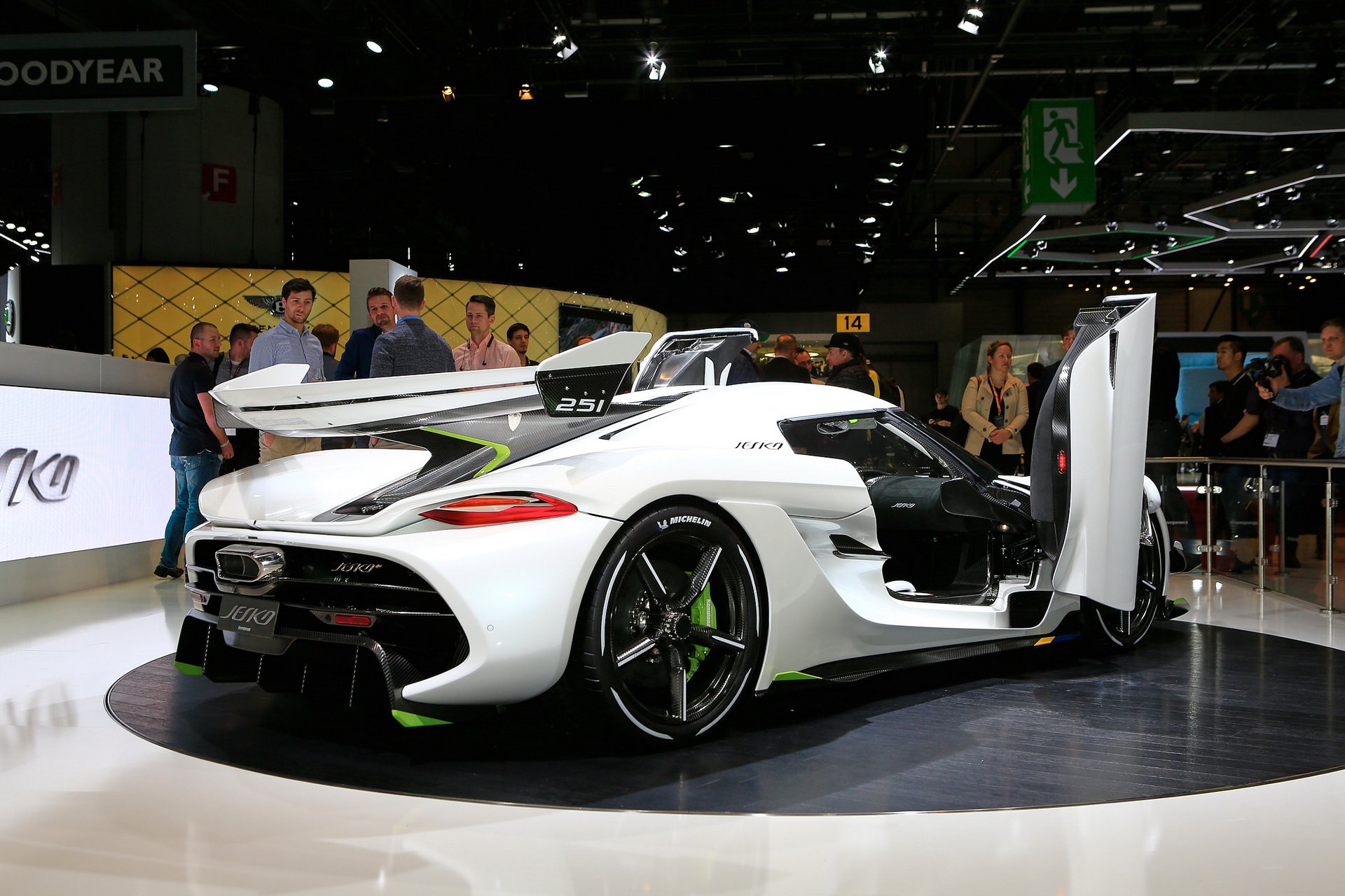 sieu xe dat nhat the gioi 2021 Koenigsegg Jesko elle man 2