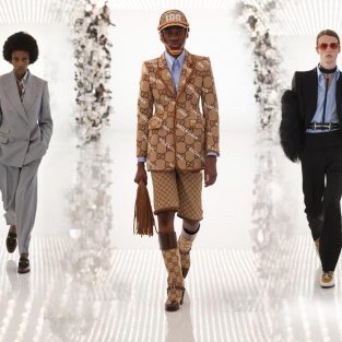 BST Gucci Fall 2021 “Aria”: Cuốn hồi ký 100 năm cùng Balenciaga
