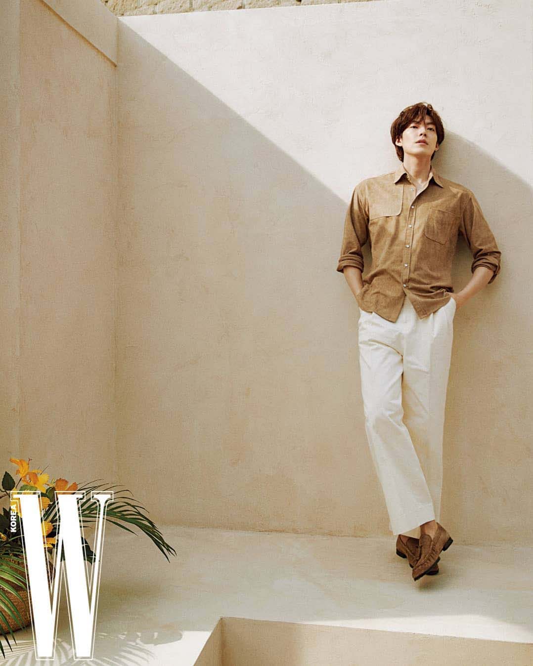 thời trang kim woo bin w korea 4/2021