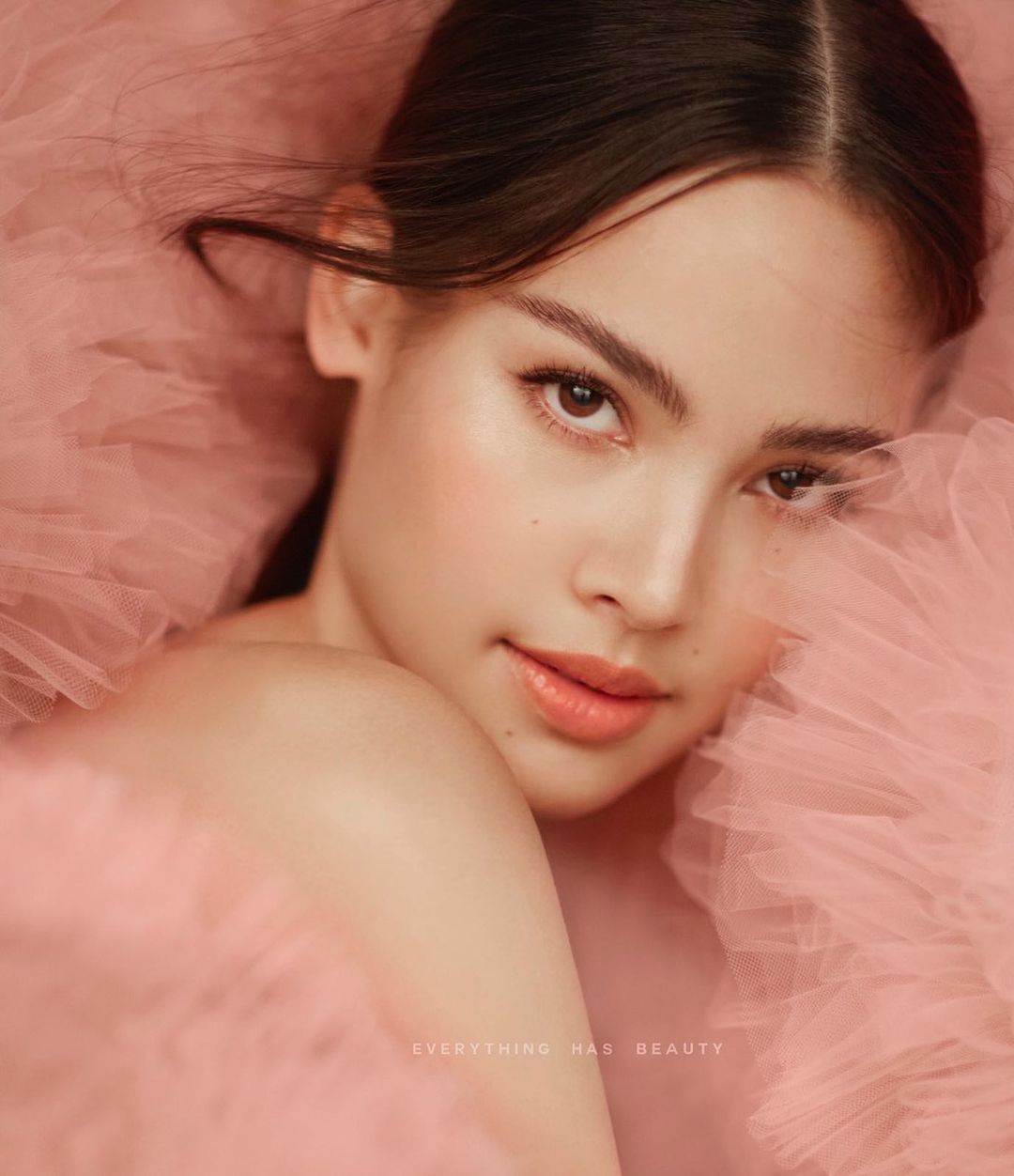 nu dien vien thai lan yaya urassaya - elle man (4)