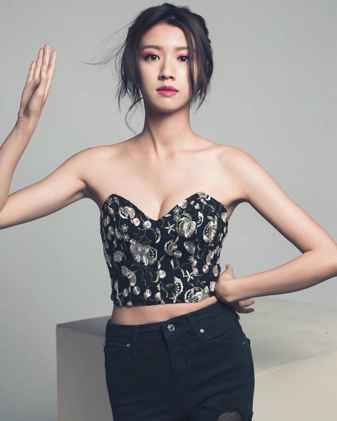 nu dien vien hong kong bầu tu boi - elle man (1)