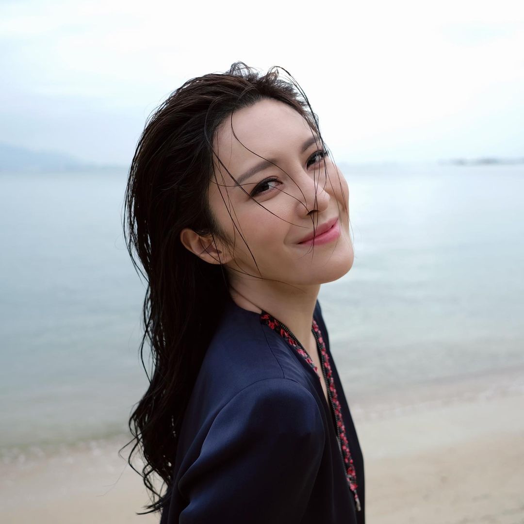 nu dien vien hong kong truong hy cầu xin - elle man (1)