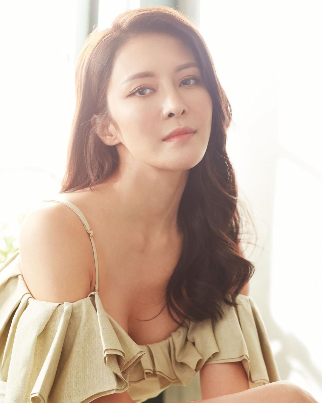 nu dien vien hong kong truong hy cầu xin - elle man (3)