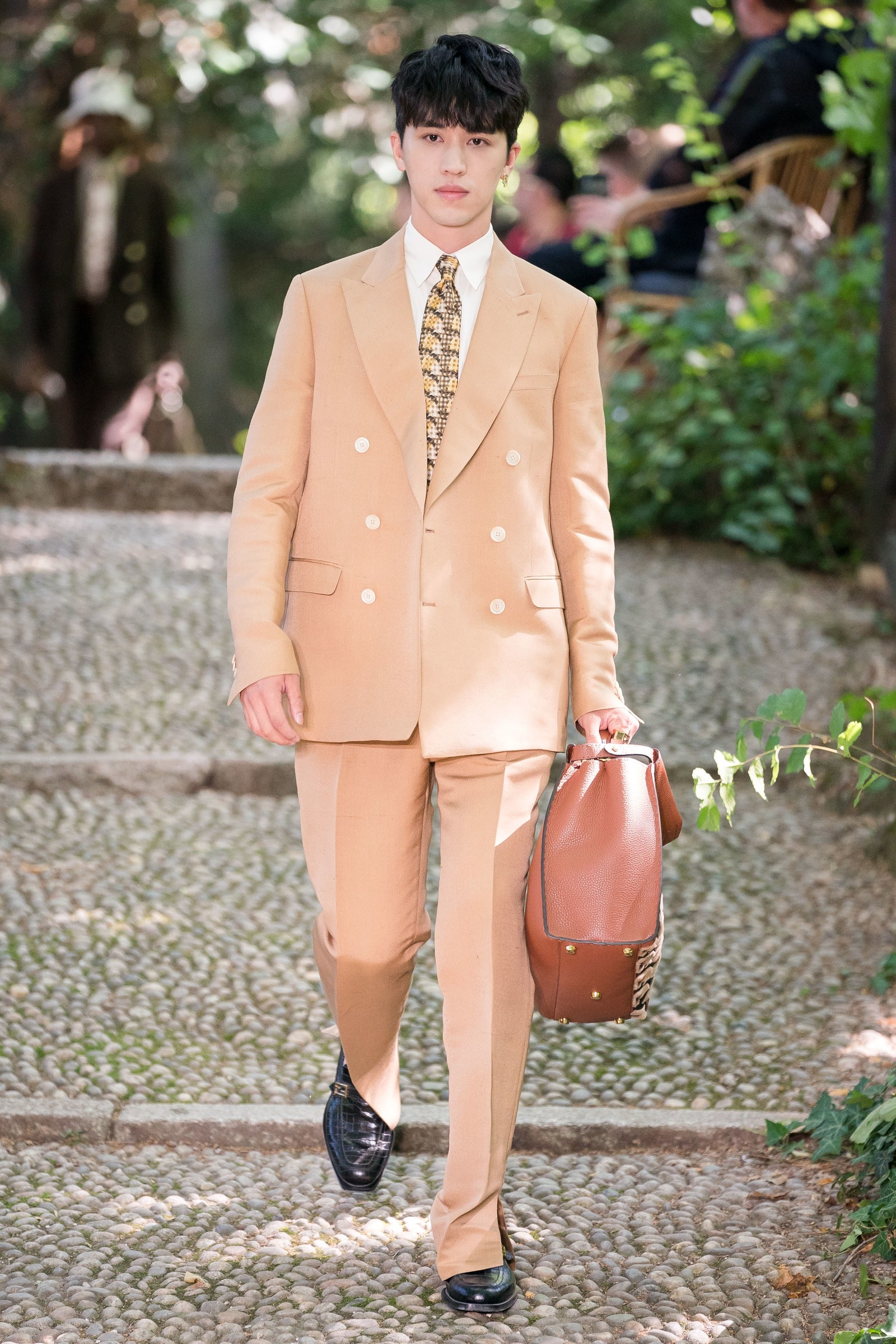 trang phuc pastel - elle man style calendar - 0621 - berluti ss2020