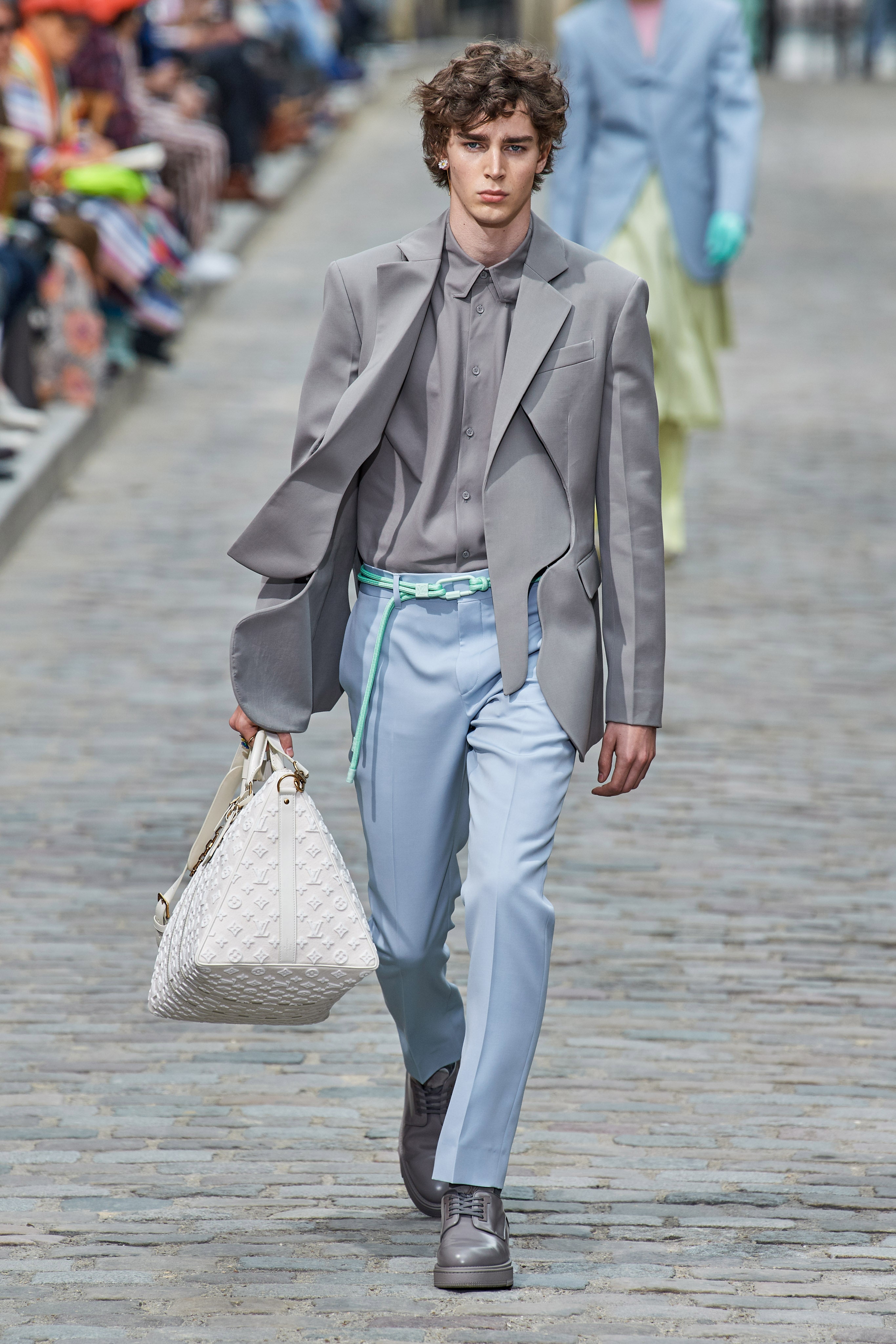 trang phuc pastel - elle man style calendar - 0621 - suit louis vuitton ss20