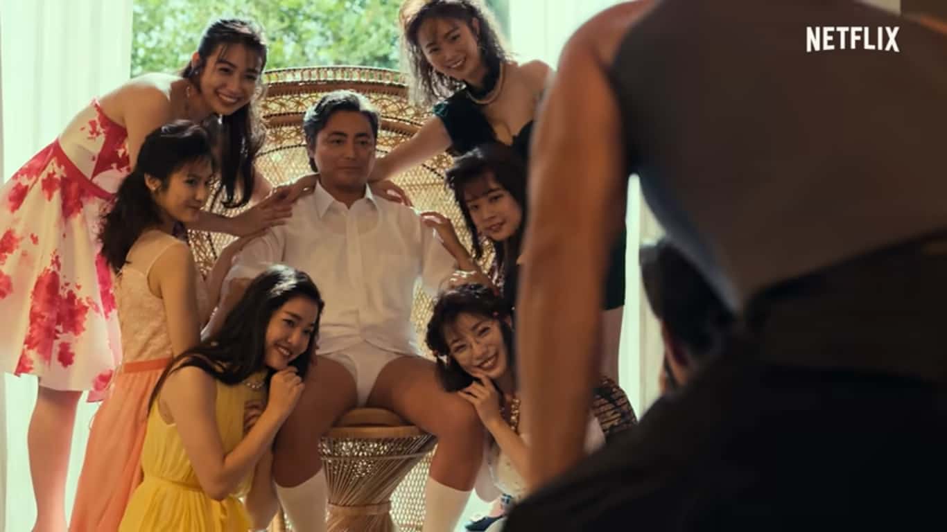 Đạo diễn Toru Muranishi và những nữ diễn viên JAV (trong phim The Naked Director)