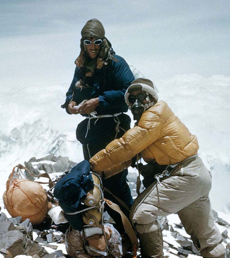 Ngài Edmund Hillary và Tenzing Norgay trong chuyến leo lên đỉnh Everest.