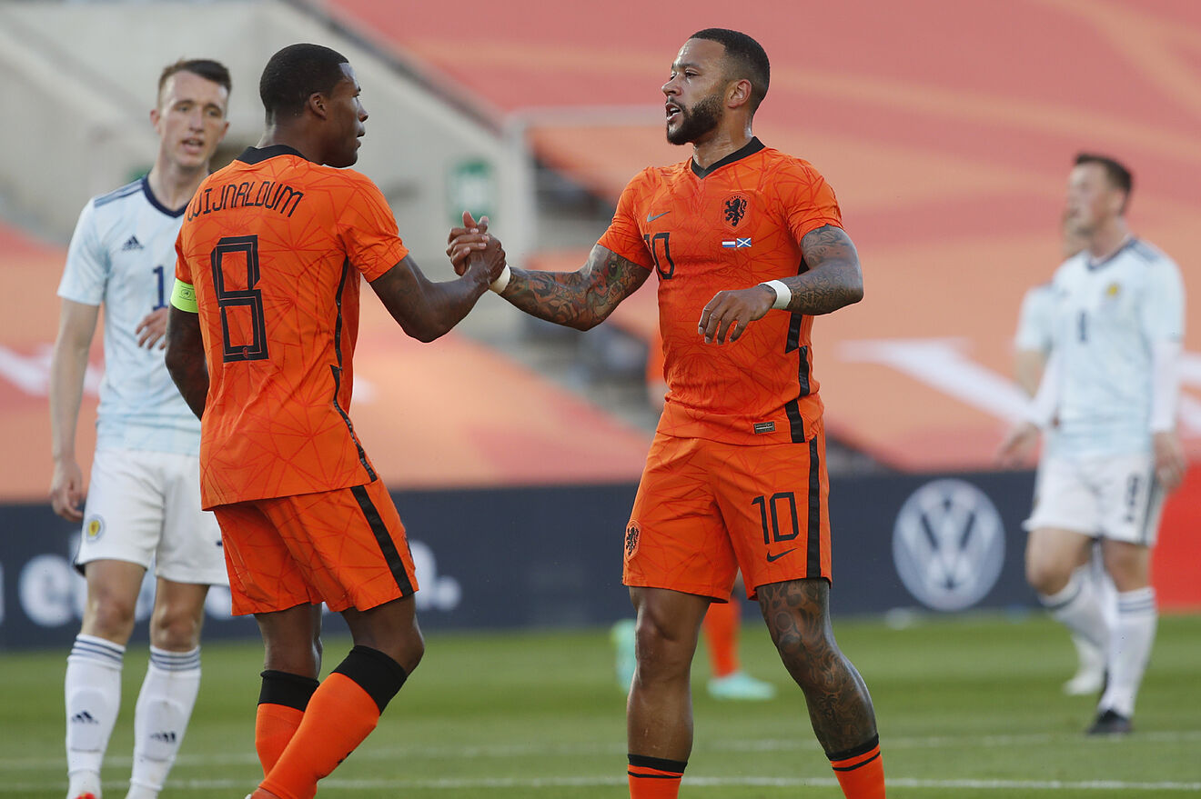 Memphis Depay và Georginio Wijnaldum