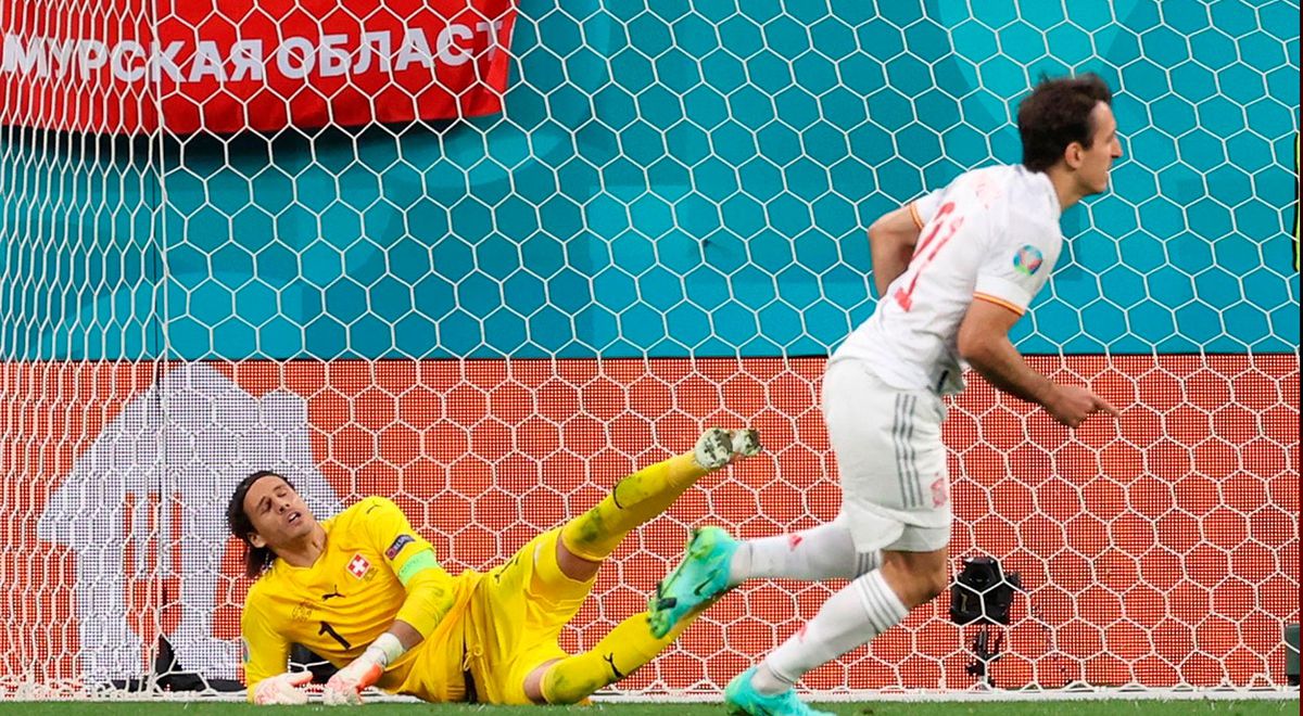 Mikel Oyarzabal thực hiện thành công quả đá luân lưu đưa Tây Ban Nha vào bán kết.