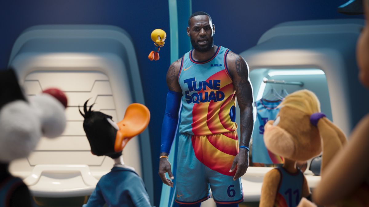 Lebron James và các nhân vật hoạ hình Looney Tunes của Warner Bros.