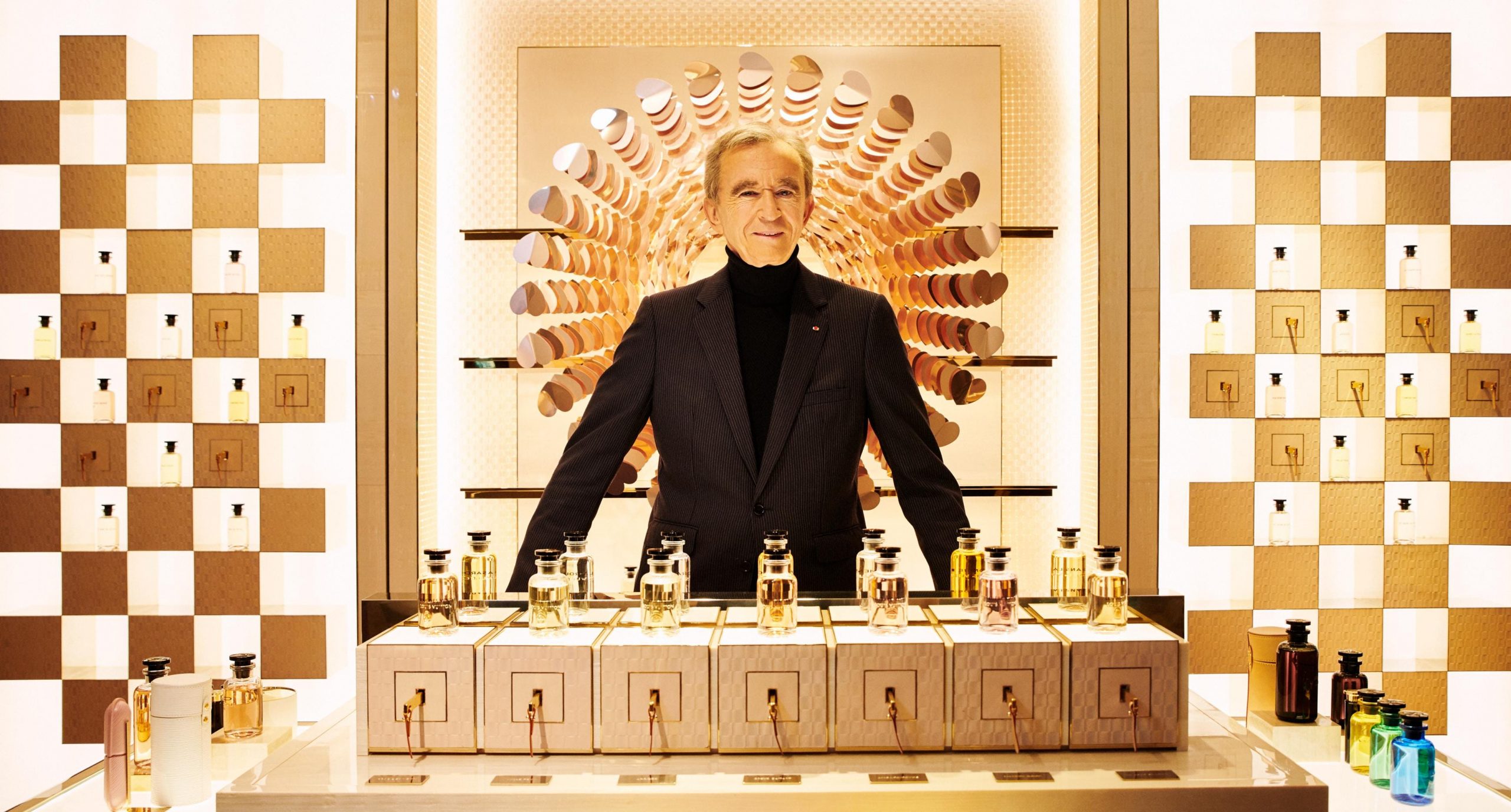 Bernard-Arnault bên trong cửa hàng Louis Vuitton