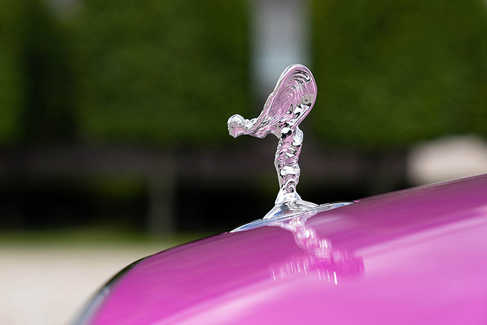 Rolls-Royce Ghost màu "Friskee Pink"