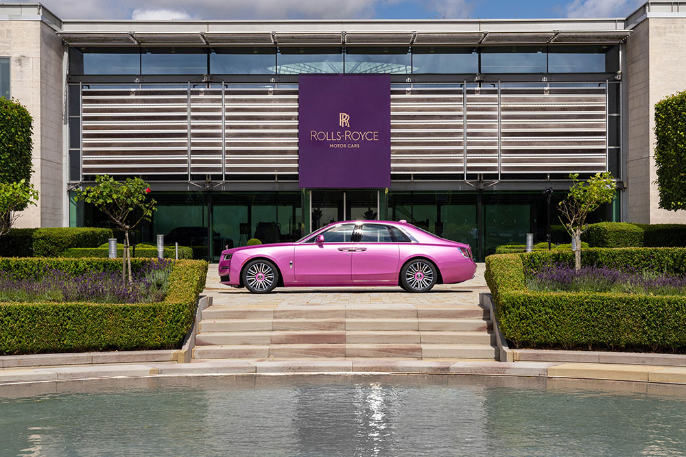 Rolls-Royce Ghost màu "Friskee Pink"