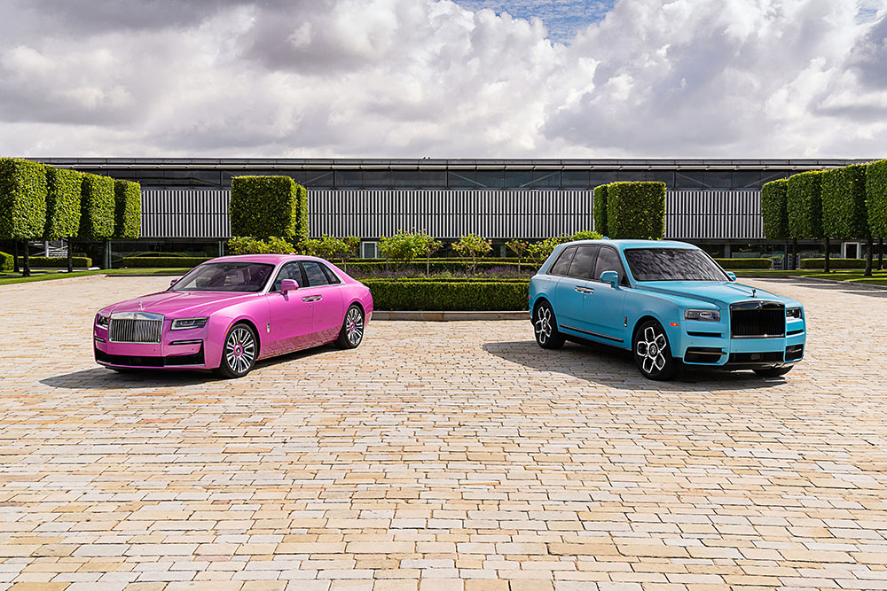 Rolls-Royce Ghost màu "Friskee Pink" và Black Badge Cullinan màu "Ice Turchese"