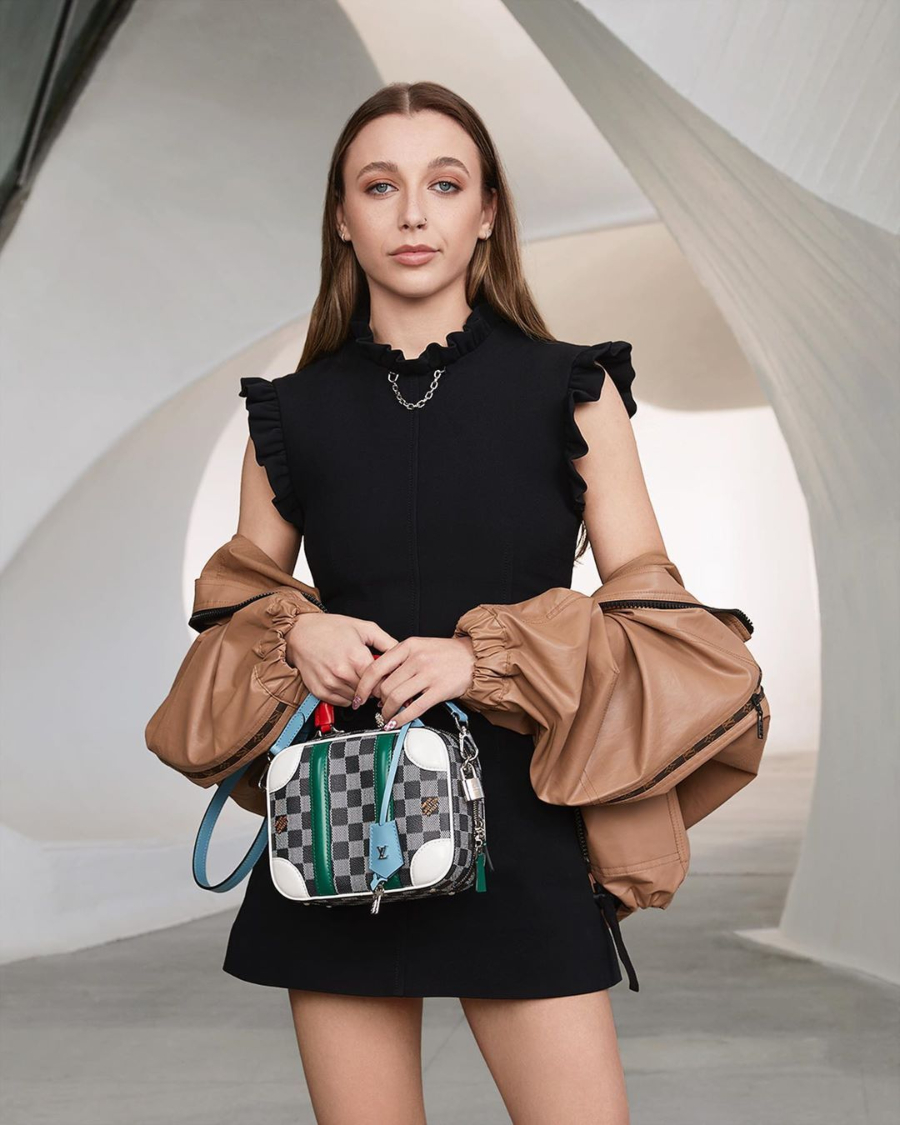 Emma Chamberlain (10,5 triệu lượt đăng ký trên YouTube). 