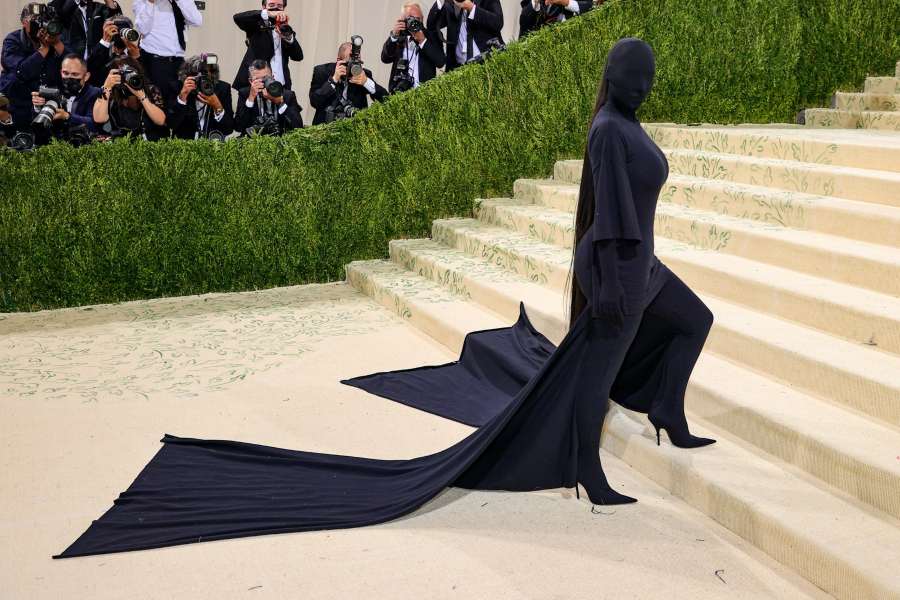 Kim Kardashian tại met gala 2021