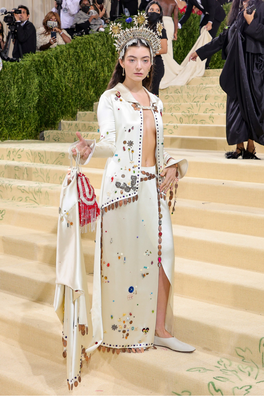 Lorde tại met gala 2021