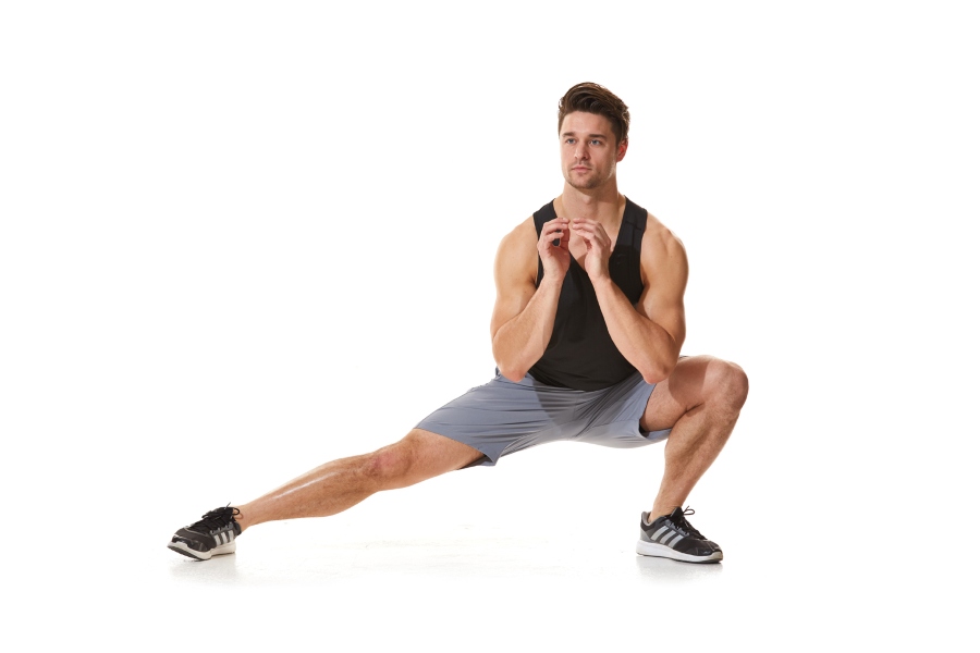 Lateral Lunge With Dumbbells tạ tay