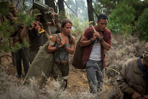 Ngô Ngạn Tổ và Alicia Vikander trong phim Tomb Raider
