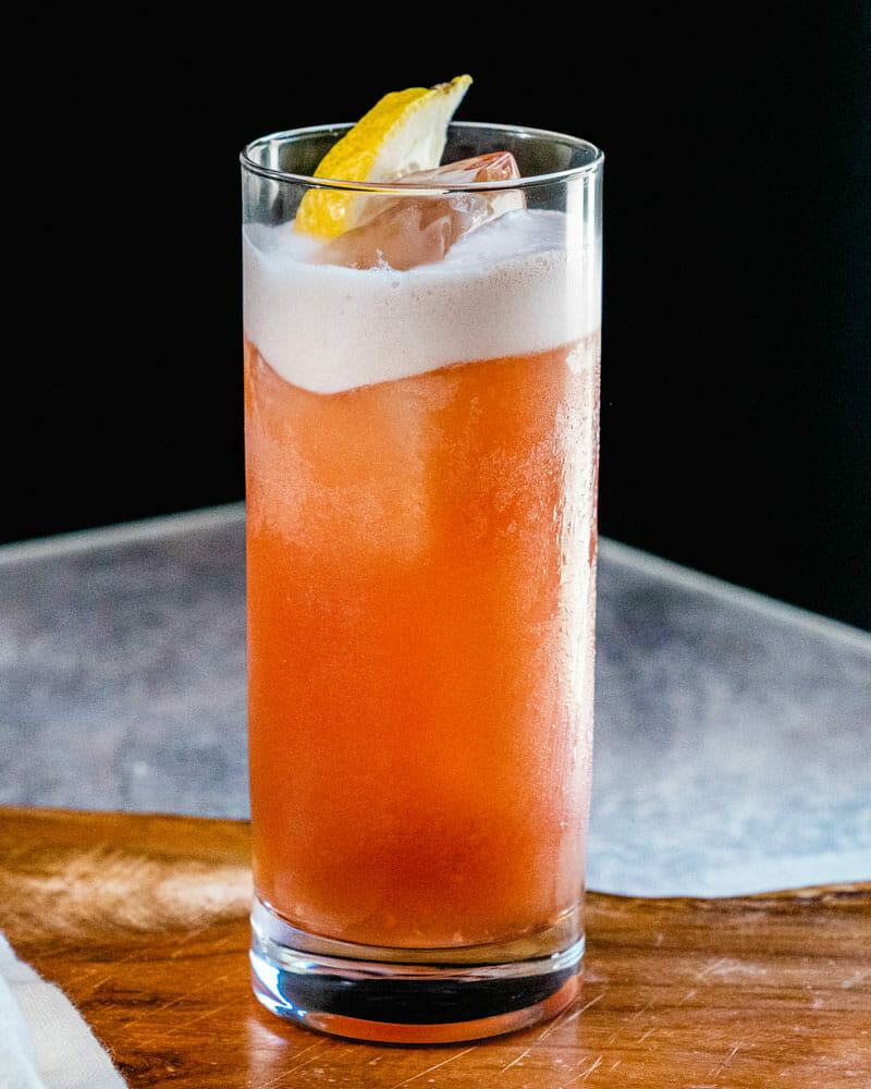 Sloe Gin Fizz cho bàn tiệc tại gia