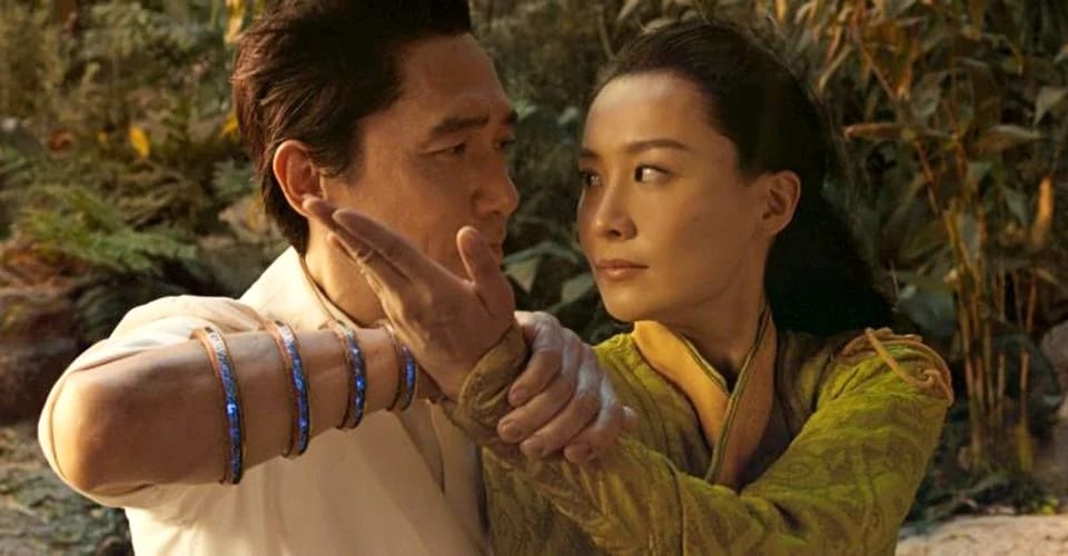 Lương Triều Vỹ và Trần Pháp Lai trong phim Shang-Chi