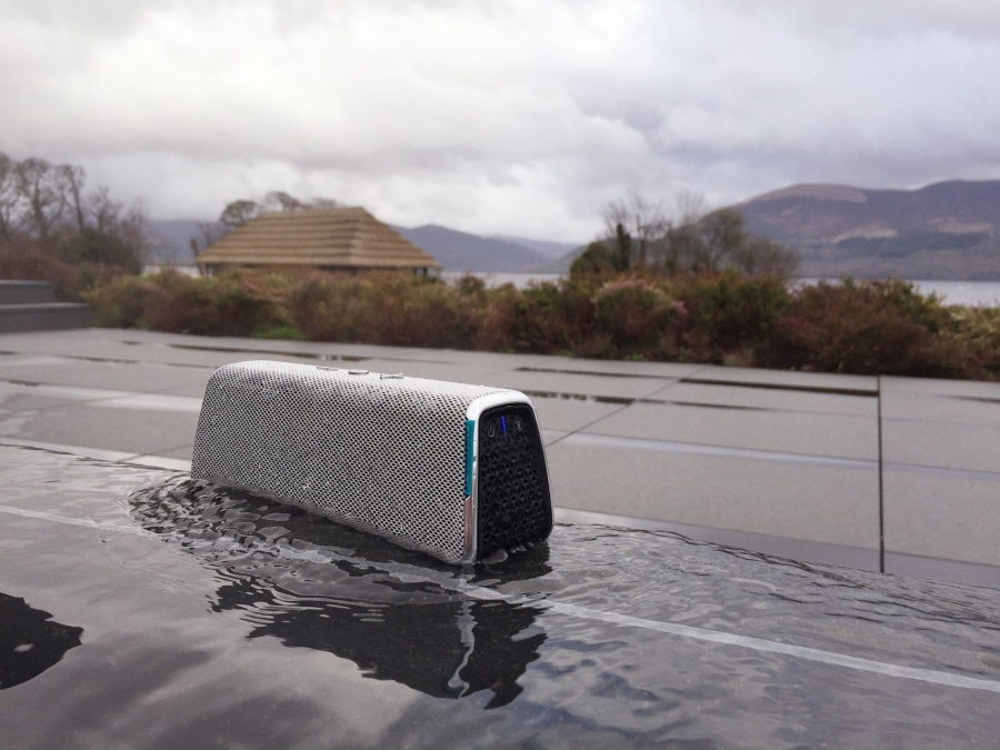 Waterproof speaker cho mùa giáng sinh năm mới