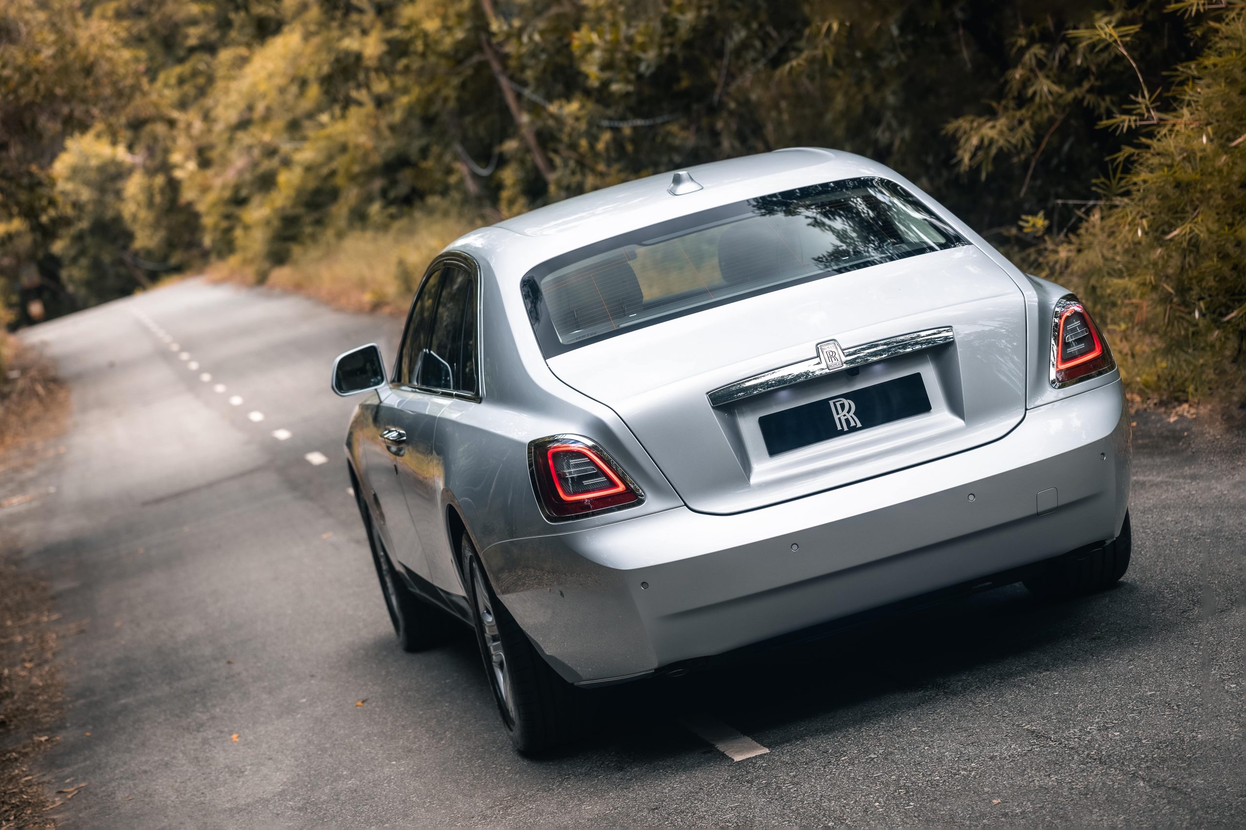 Rolls-Royce New Ghost lướt đi như "bóng ma"