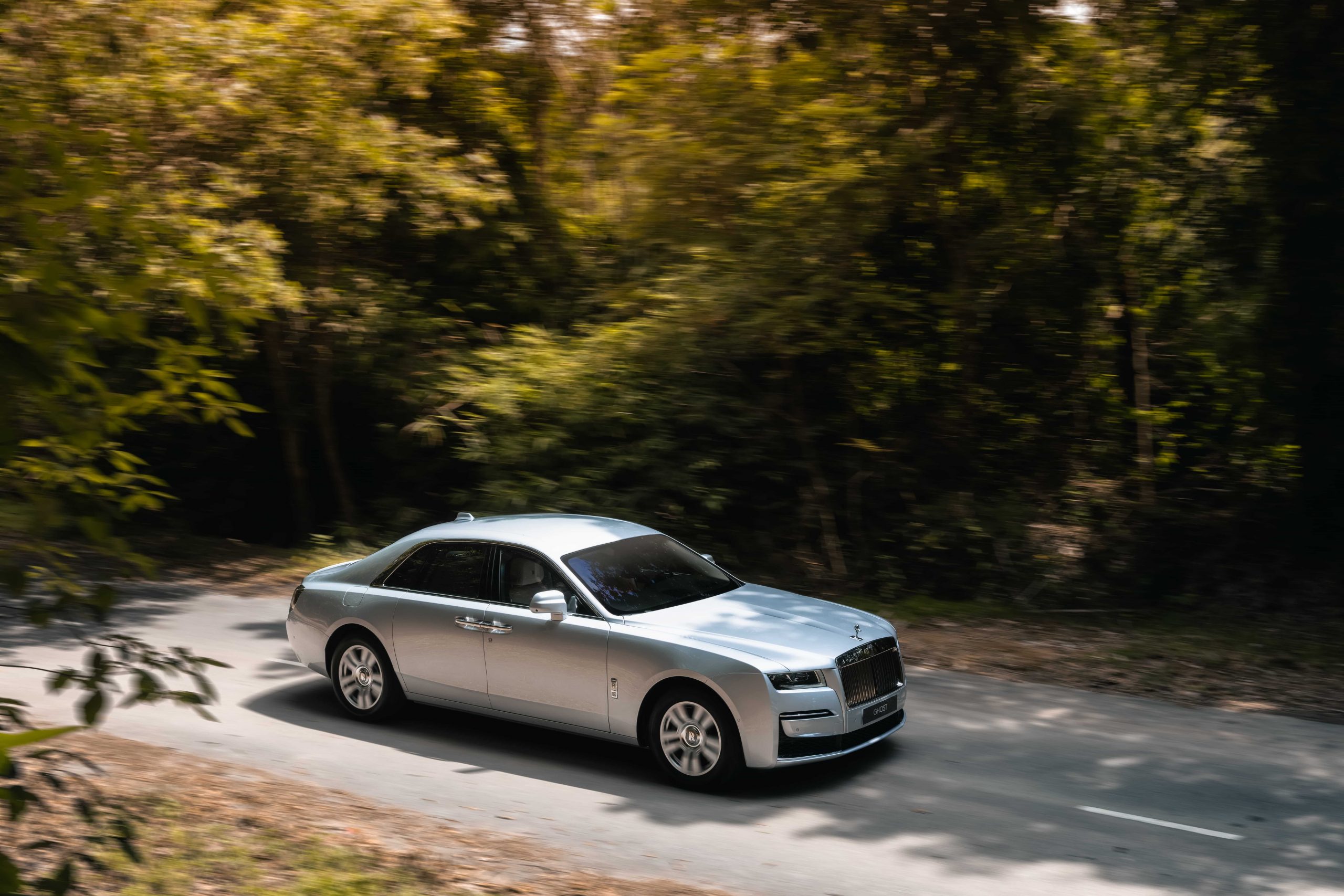 Rolls-Royce New Ghost tại con đường rừng