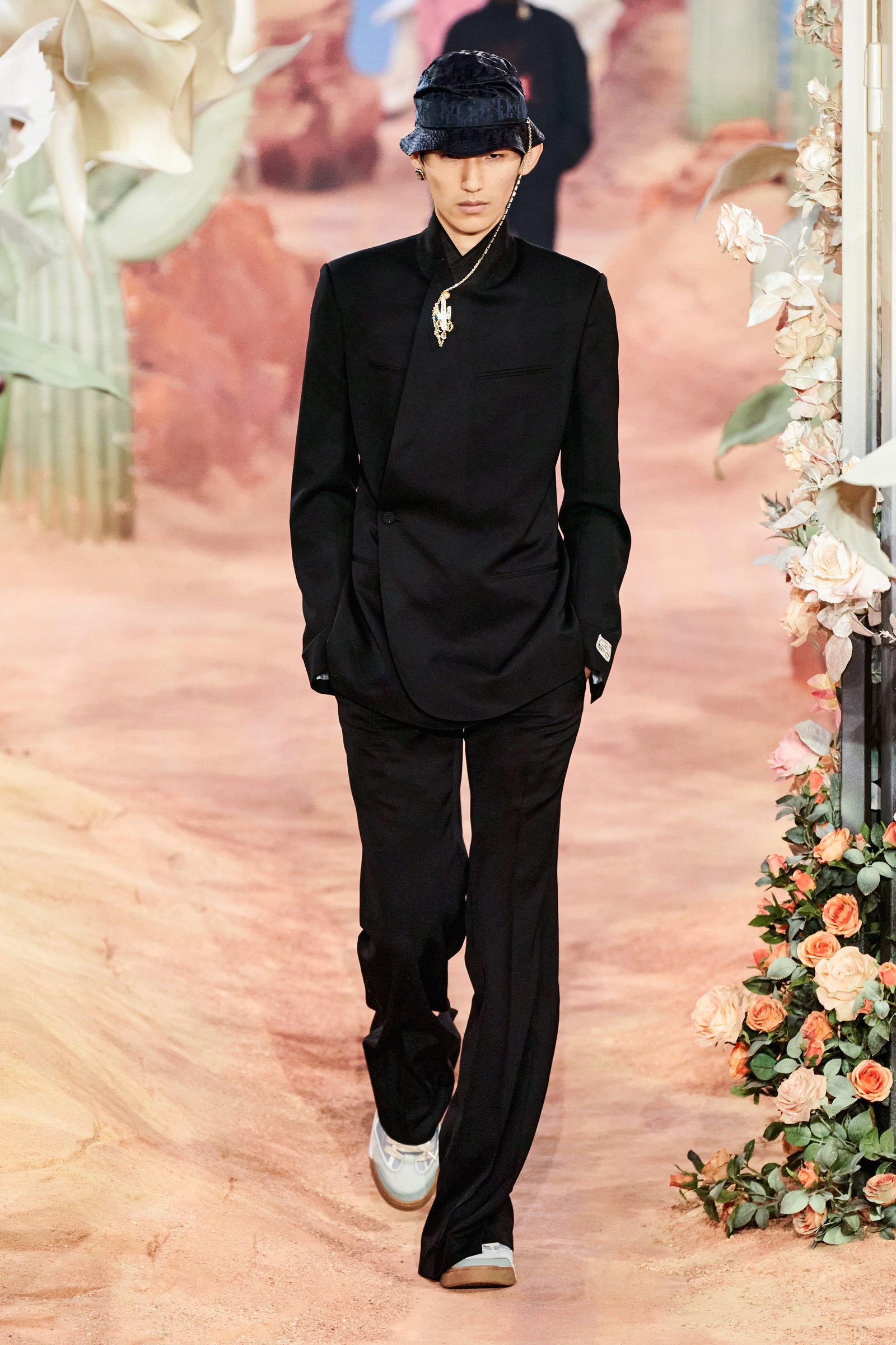 xu hướng thời trang mùa xuân black tailoring