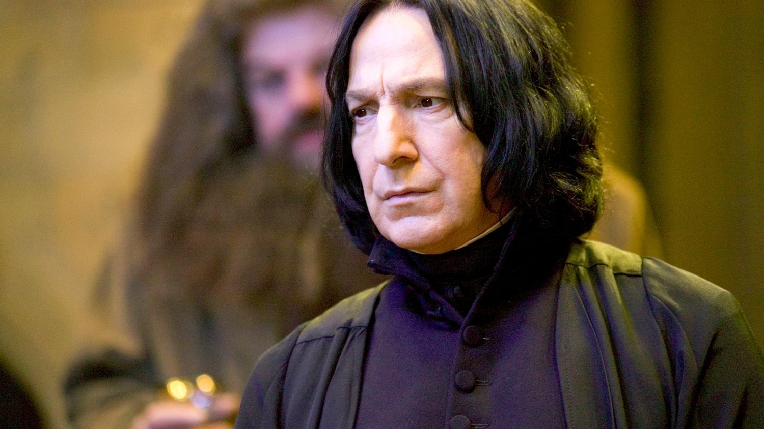 ự vắng mặt của thầy Severus Snape (Alan Rickman) là điểm tiếc nuối.