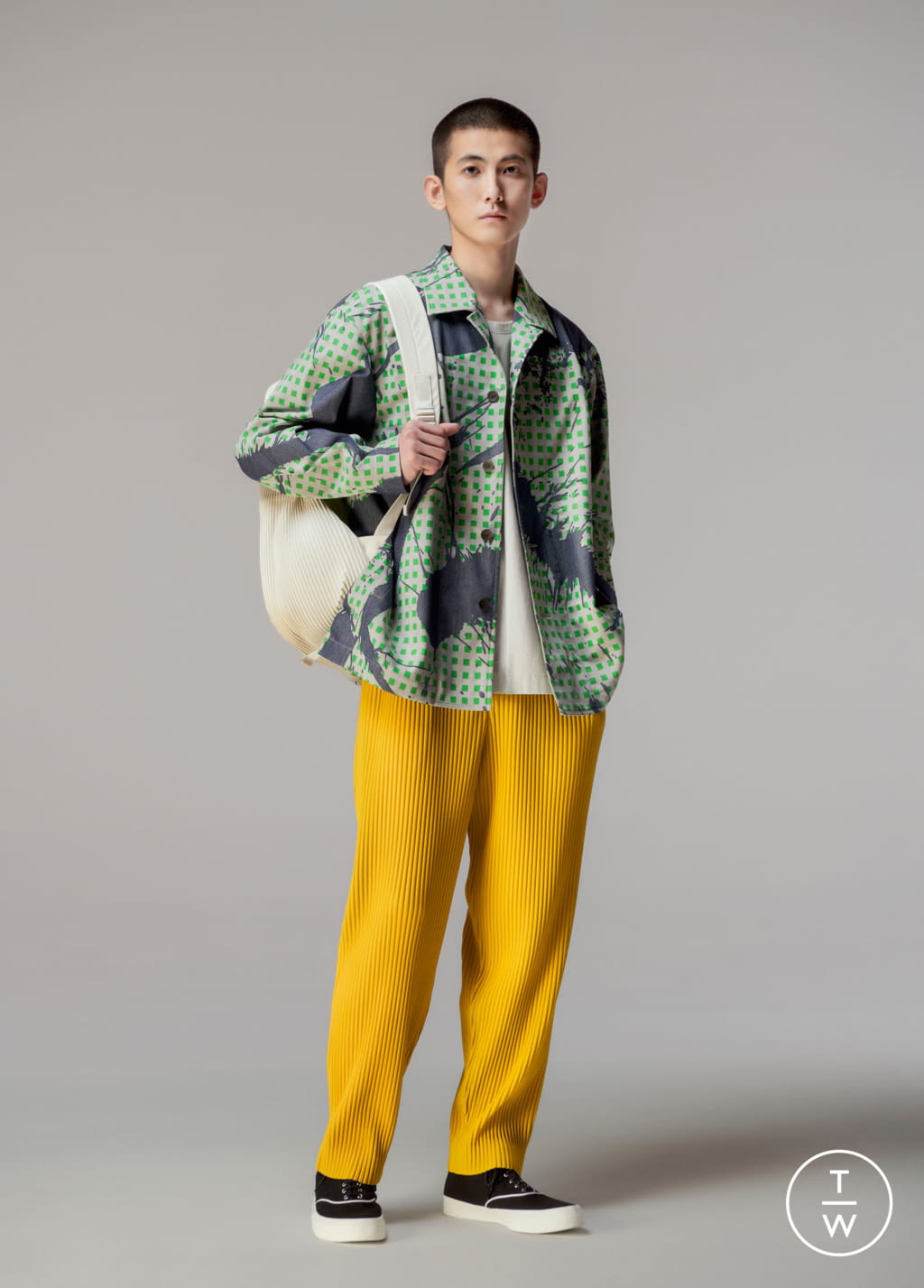 mau vang - HOMME PLISSÉ Issey Miyake Spring-Summer 2021