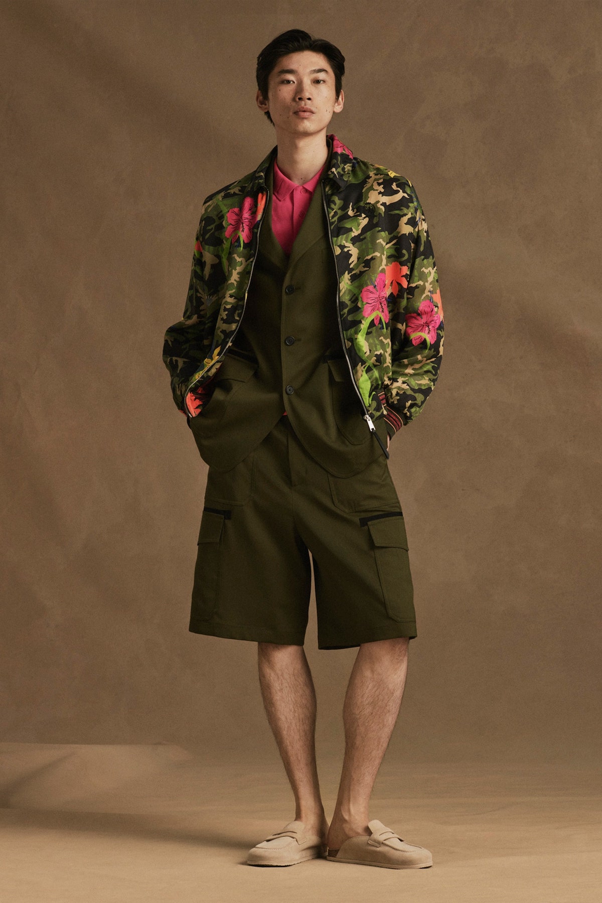 phoi do voi mau xanh la - Tommy Hilfiger Spring 2022 Menswear Collection