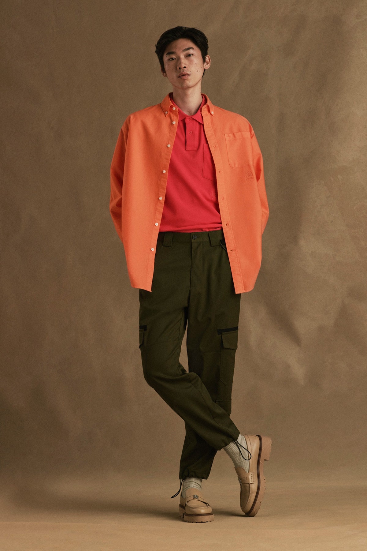phoi do voi mau xanh la - Tommy Hilfiger Spring 2022 Menswear Collection