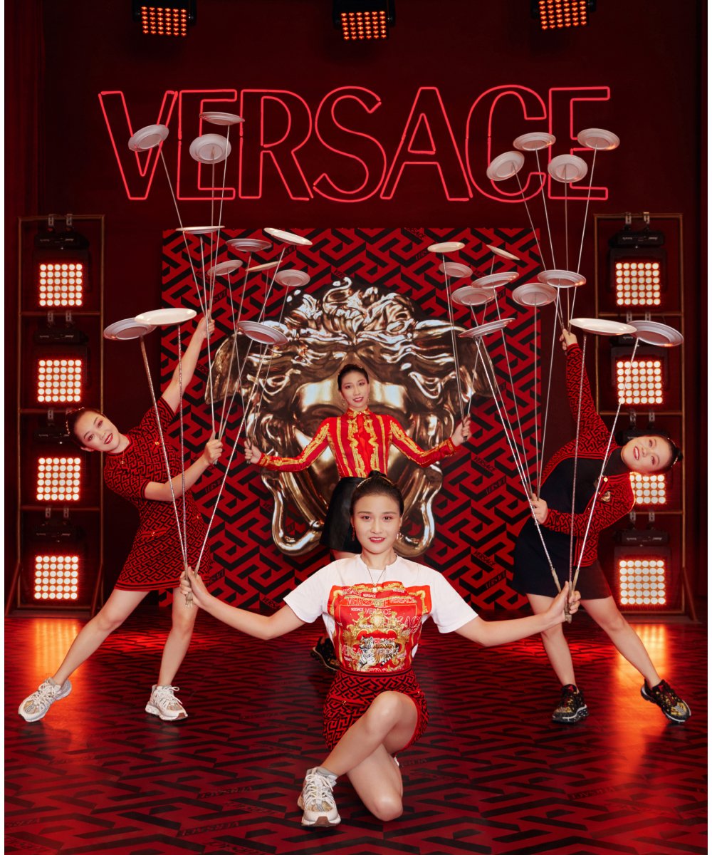 thiết kế hổ versace