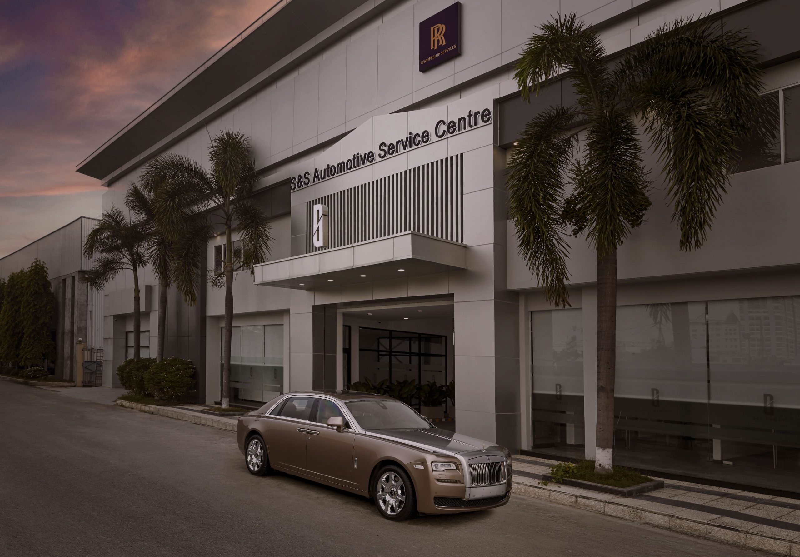 việc hoạt động hai xưởng dịch vụ tại Hà Nội và TP.HCM nhằm mang trải nghiệm hoàn hảo hơn tới với các chủ nhân sở hữu Rolls-Royce trên khắp lãnh thổ Việt Nam.