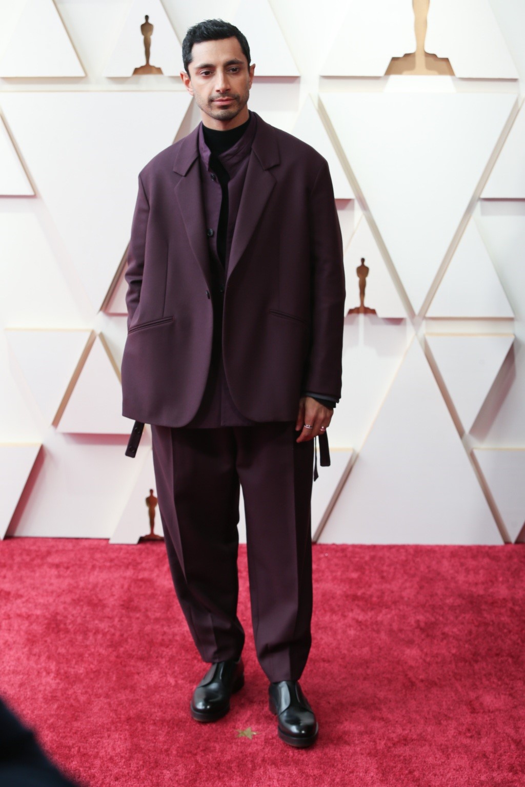 suit nam oscar 2022 - Riz Ahmed - WWD