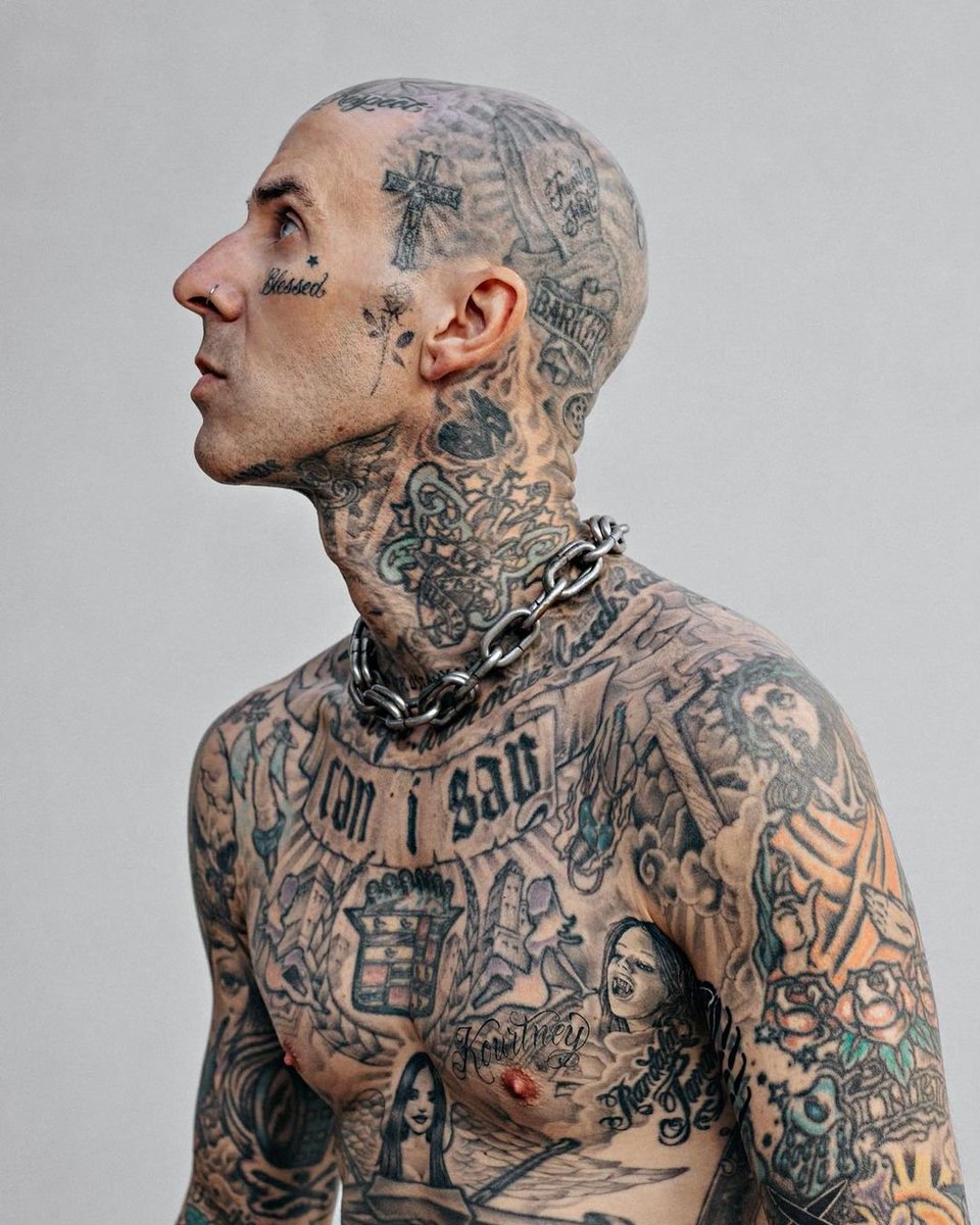 Adam Levine bị tố ngoại tình với mẫu nữ kém 20 tuổi